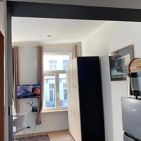 Magnifique Studio au 2ème étage, à proximité de la gare du midi! Bruxelles Extérieur photo